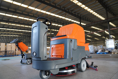 荣事达驾驶式洗地机：提高保洁效率的必备装备